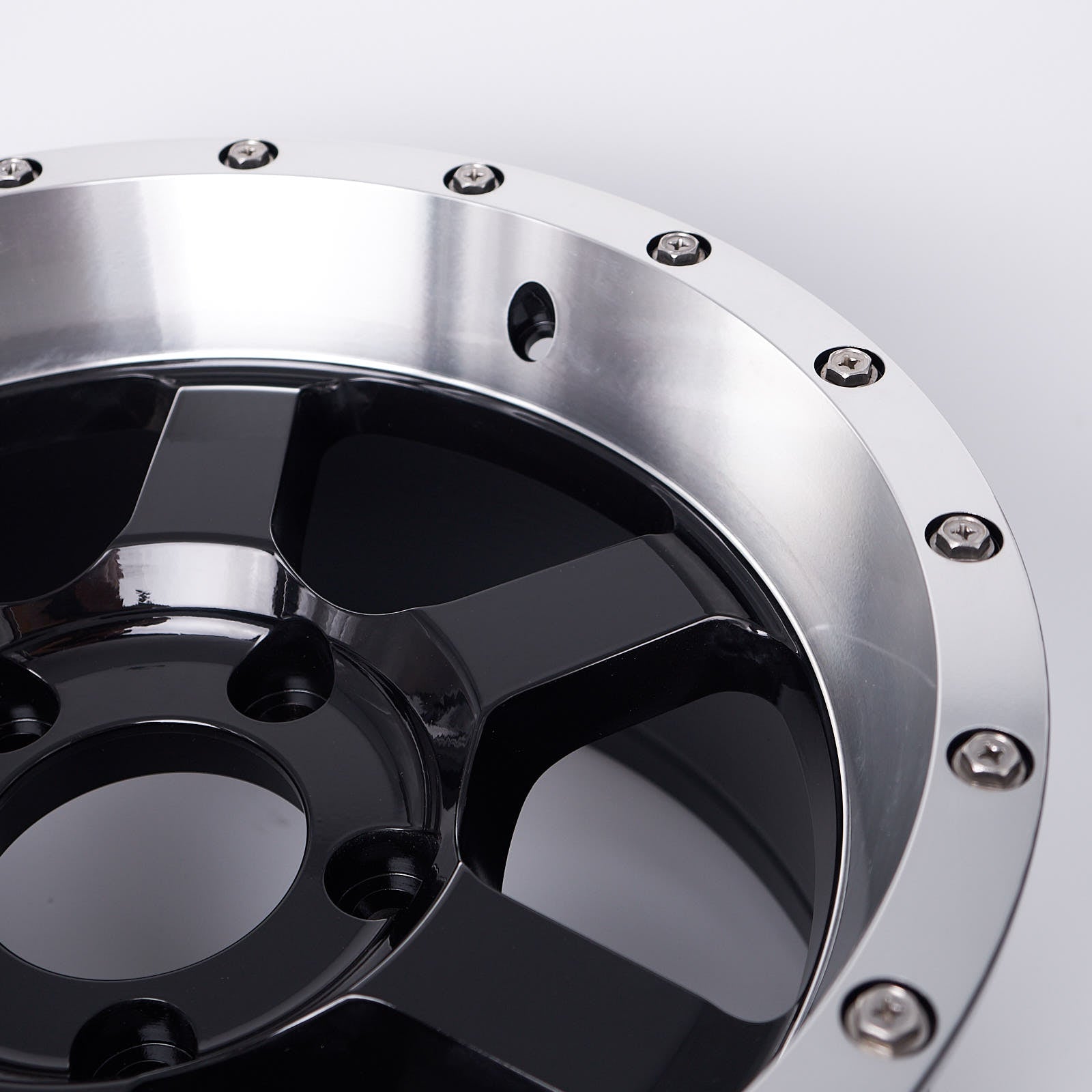 ROTA Atlas 1 (17x8.5, 6x139.7+4mm, 106.1mm Hub)